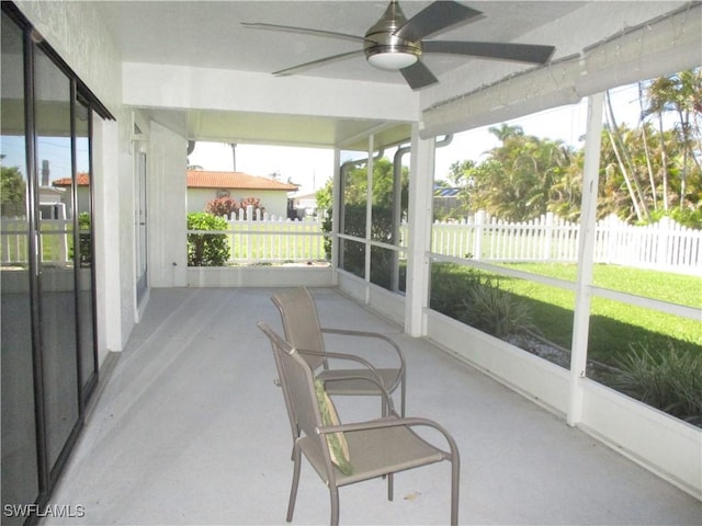 sunroom featuring ceiling fan