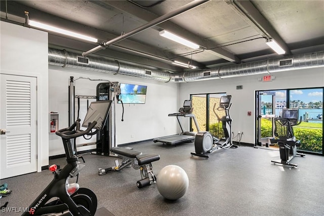 exercise room with visible vents and baseboards