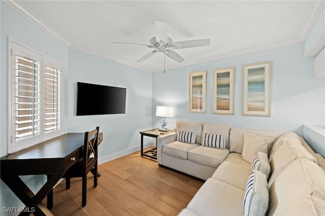 living area featuring light wood-style floors, crown molding, baseboards, and a ceiling fan