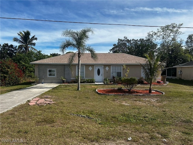 single story home with a front lawn