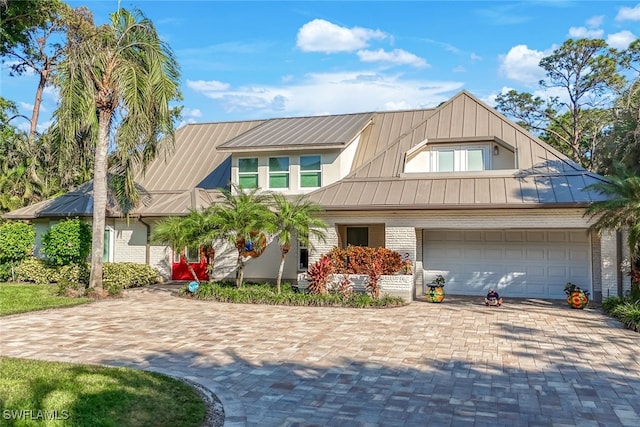 view of front of property featuring a garage