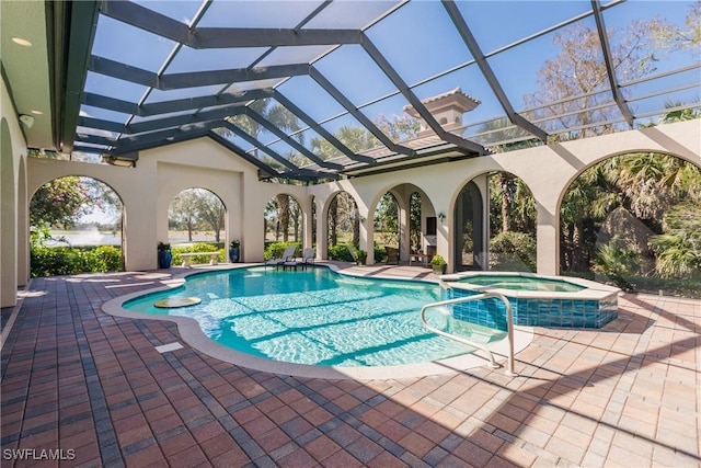 view of swimming pool featuring a lanai, an in ground hot tub, and a patio