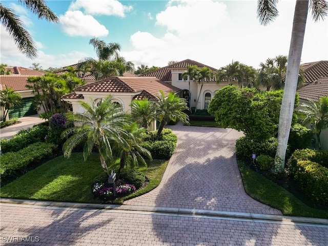 view of mediterranean / spanish-style house