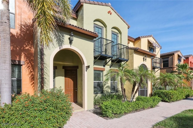 exterior space featuring a balcony