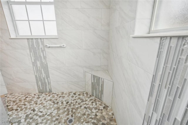 bathroom featuring tiled shower