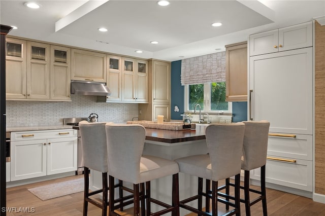 kitchen with a kitchen breakfast bar, a center island, and light hardwood / wood-style floors