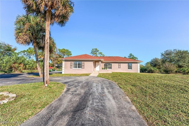 view of front of house featuring a front yard