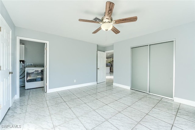 unfurnished bedroom featuring ceiling fan and a closet