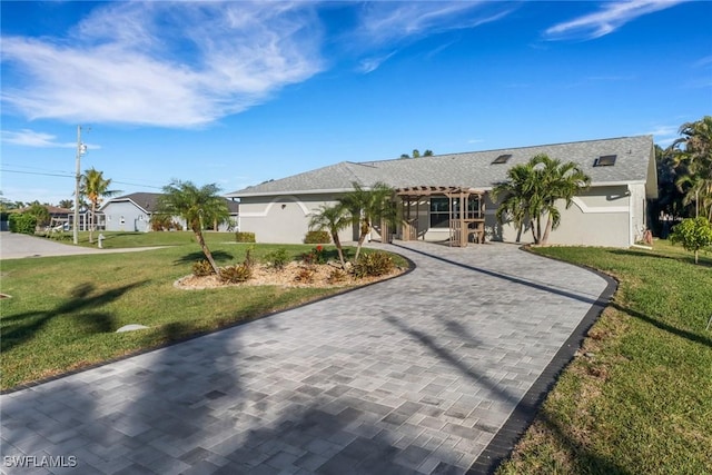 single story home featuring a front lawn