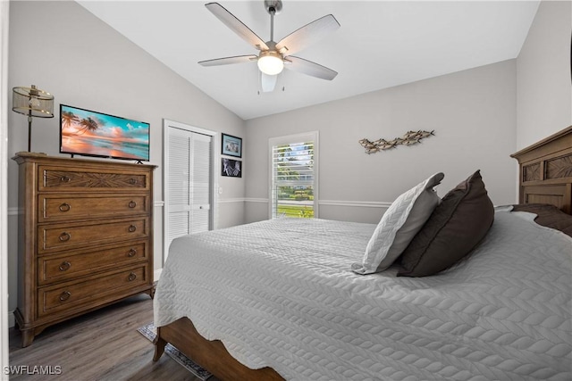 bedroom featuring hardwood / wood-style floors, ceiling fan, lofted ceiling, and a closet