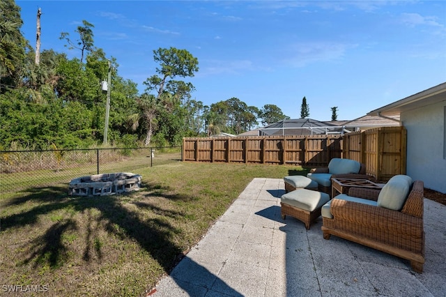 view of yard featuring a patio