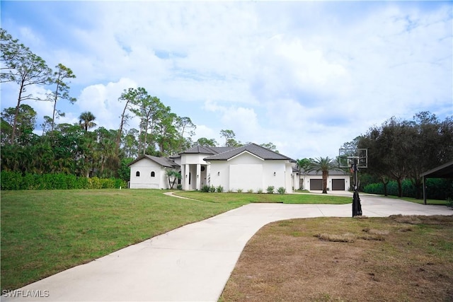 view of front facade with a front yard