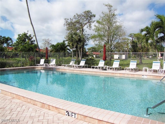 view of swimming pool