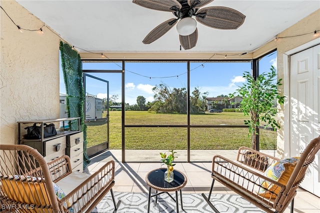 sunroom / solarium with ceiling fan