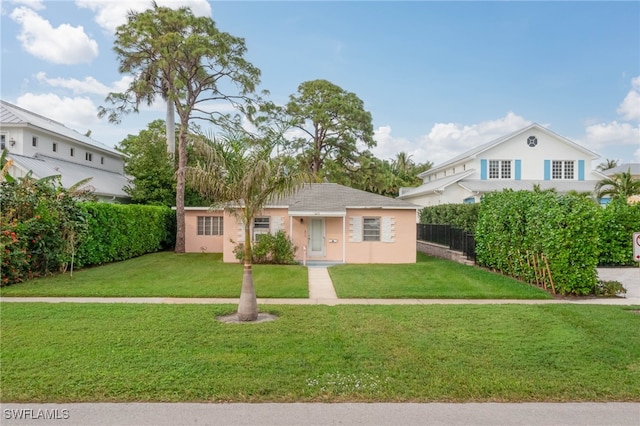 view of front of house featuring a front yard