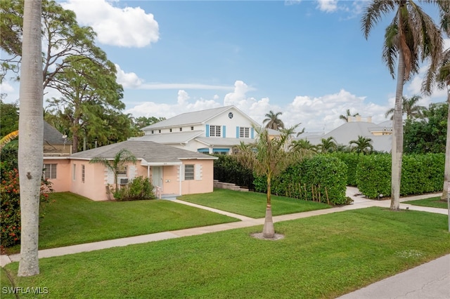 view of front of house featuring a front yard