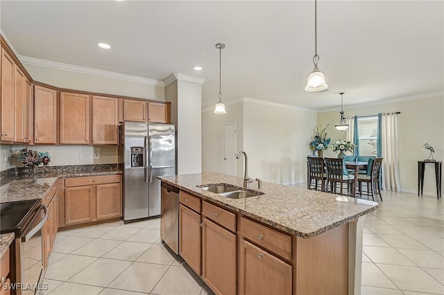 kitchen with ornamental molding, stainless steel appliances, sink, pendant lighting, and an island with sink