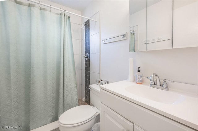 bathroom featuring a shower with curtain, vanity, and toilet