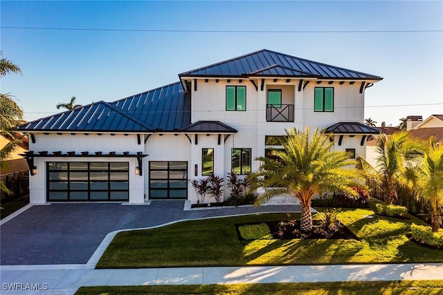 view of front of home featuring a garage and a front yard