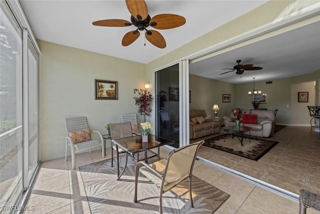 sunroom with ceiling fan