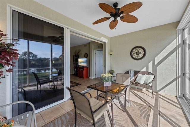 sunroom / solarium with ceiling fan