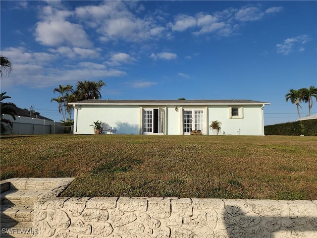 view of front of house with a front lawn