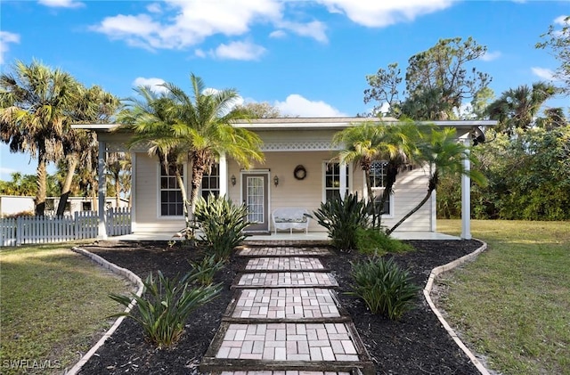 view of front facade with covered porch and a front yard