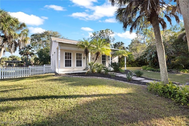 view of front of house with a front lawn