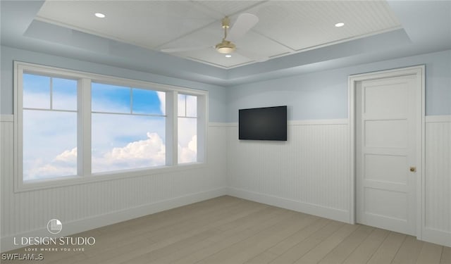 unfurnished room featuring light wood-type flooring and ceiling fan