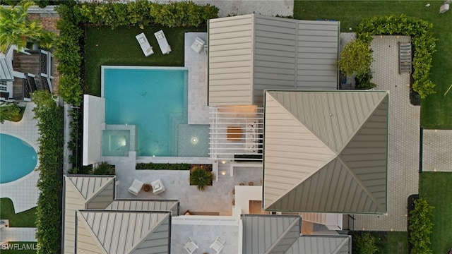 187 10th Ave S, Naples, FL 34102 - view of subject property featuring a pool area