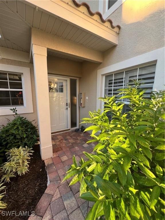 view of exterior entry with stucco siding