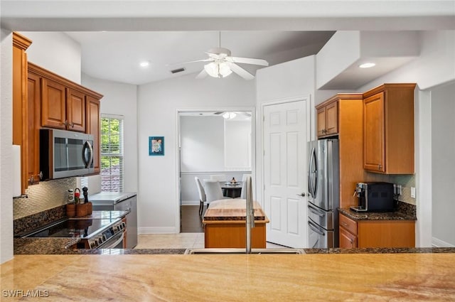 kitchen with stainless steel appliances, tasteful backsplash, lofted ceiling, and ceiling fan