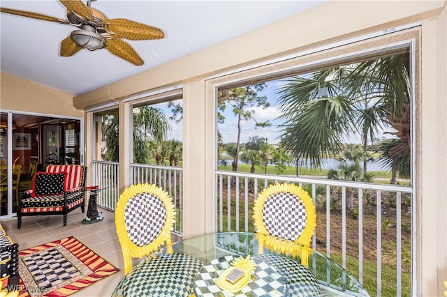 sunroom / solarium featuring ceiling fan