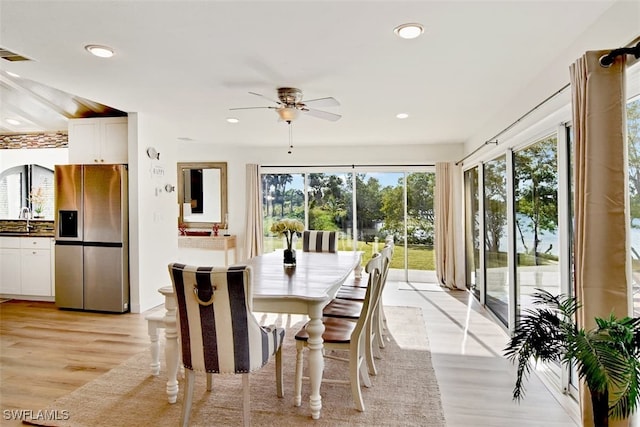 dining area with sink, ceiling fan, and light hardwood / wood-style flooring