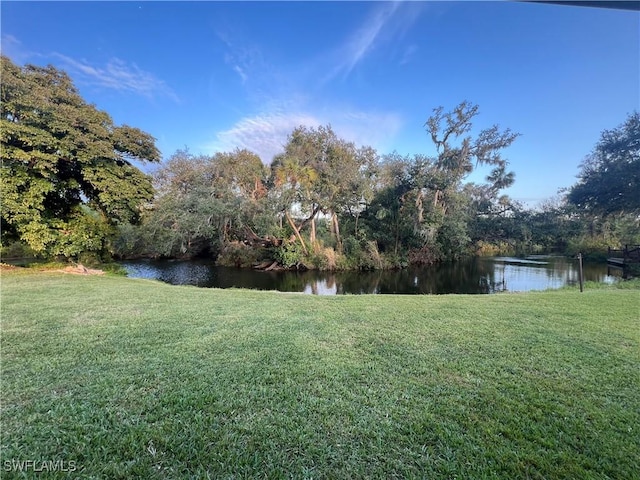 view of yard featuring a water view