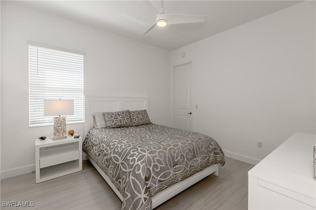 bedroom featuring ceiling fan