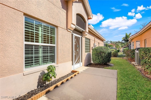 exterior space featuring a lawn