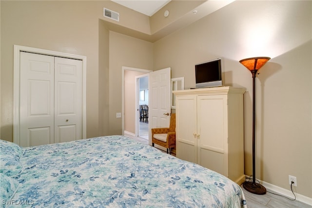 bedroom featuring a closet