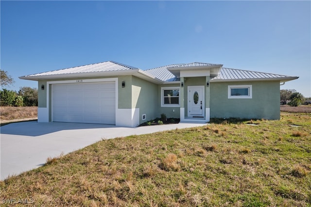 view of front of home featuring a garage and a front lawn