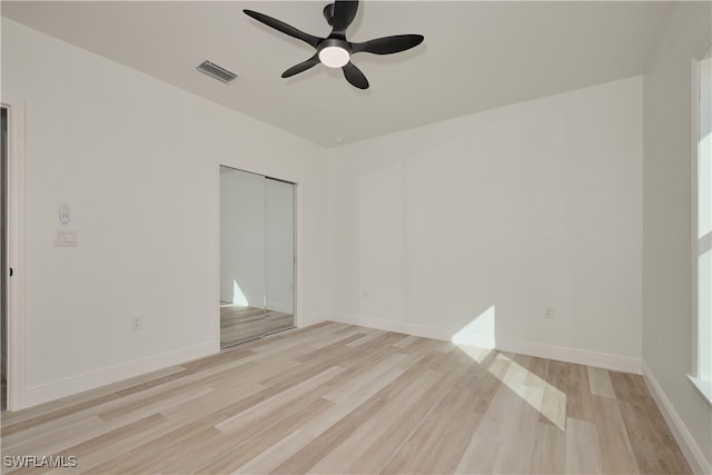 unfurnished room with light hardwood / wood-style floors and ceiling fan