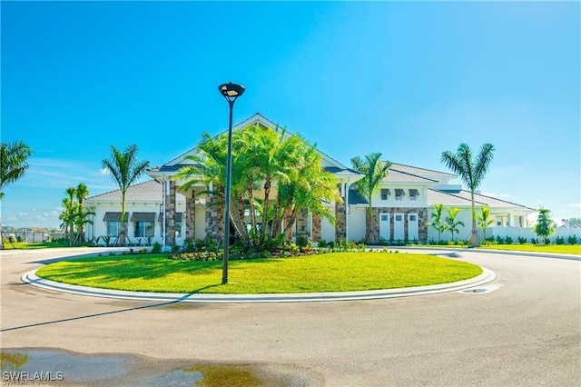 view of front of house with a front yard