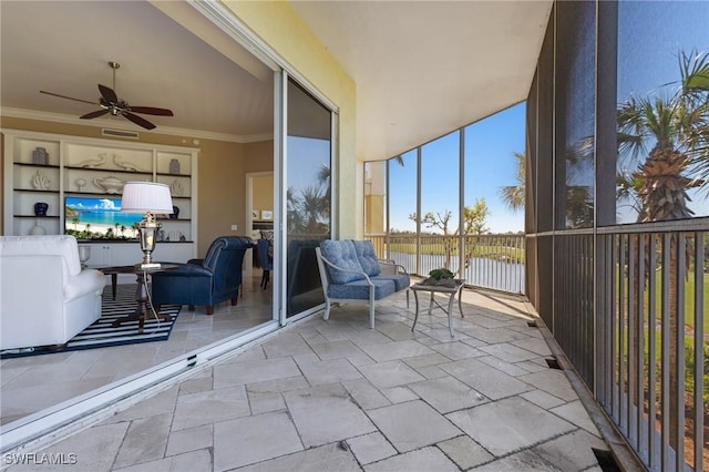 sunroom with ceiling fan