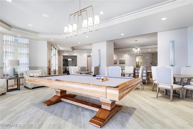 recreation room featuring crown molding, billiards, a tray ceiling, light hardwood / wood-style floors, and a chandelier