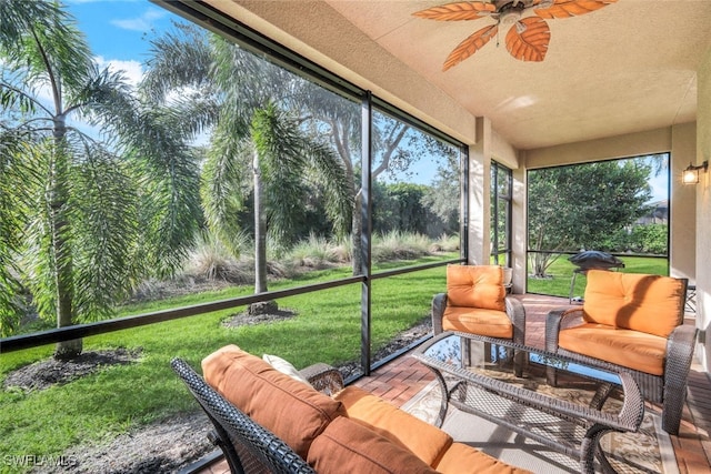 sunroom with ceiling fan