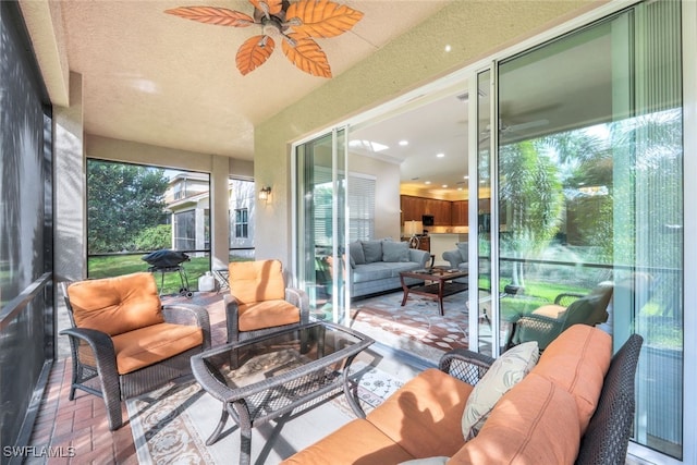 sunroom with ceiling fan