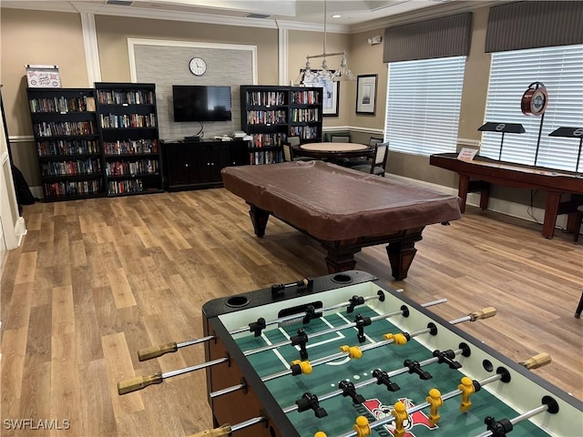 rec room with crown molding, hardwood / wood-style floors, and billiards