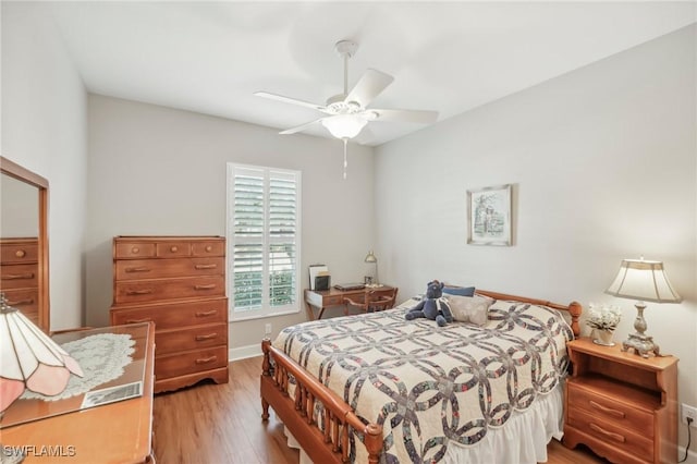 bedroom featuring light wood-style floors, baseboards, and a ceiling fan