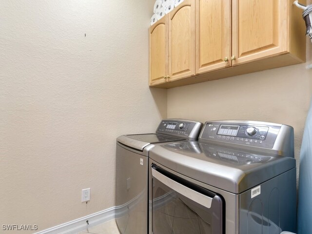 washroom with cabinets and independent washer and dryer