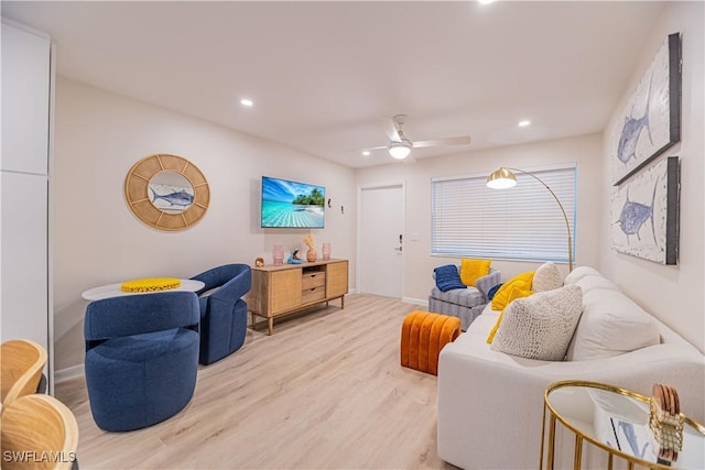 living room with light hardwood / wood-style floors and ceiling fan