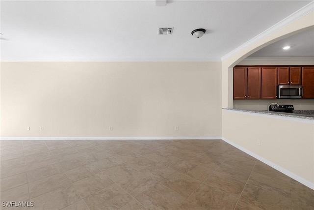 kitchen featuring visible vents, stainless steel microwave, open floor plan, and baseboards